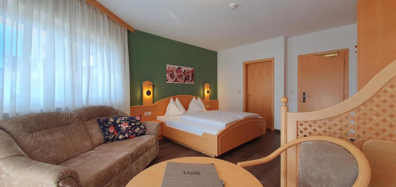 Hotel Garni Herz Tirolo Eksteriør billede